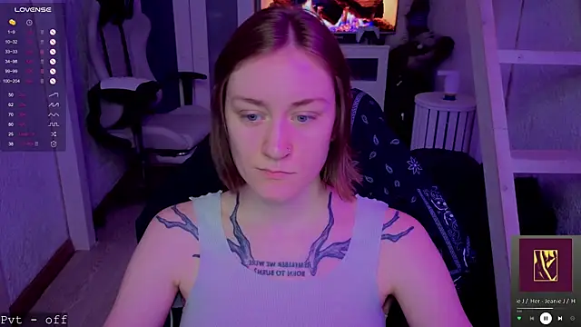 RetroMarie online show from 11-12-25, 01:39