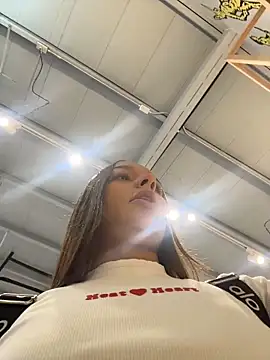 Snapshot of Brunettecollins05 chatting on 11-28-25, 05:37 Brunettecollins05 online show from 11-28-25, 05:37