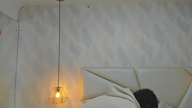 Snapshot of laurettedela_rouse chatting on 11-12-25, 10:37 laurettedela rouse online show from 11-12-25, 10:37