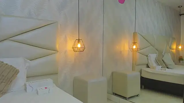 Snapshot of laurettedela_rouse chatting on 11-14-25, 11:09 laurettedela rouse online show from 11-14-25, 11:09