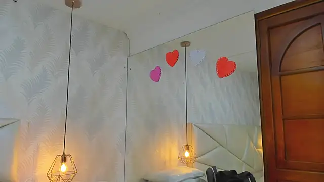 Snapshot of laurettedela_rouse chatting on 11-20-25, 10:37 laurettedela rouse online show from 11-20-25, 10:37