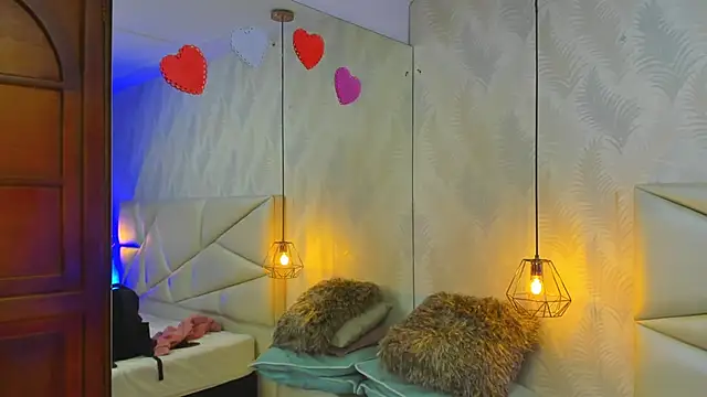 Snapshot of laurettedela_rouse chatting on 11-30-25, 10:19 laurettedela rouse online show from 11-30-25, 10:19