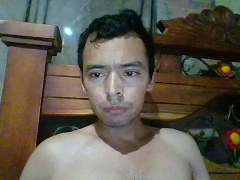 Snapshot of Hercules-p chatting on 11-21-25, 01:59 Hercules-p online show from 11-21-25, 01:59