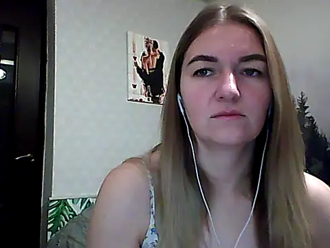 Snapshot of CandyOLimeX chatting on 11-19-25, 09:04 CandyOLimeX online show from 11-19-25, 09:04