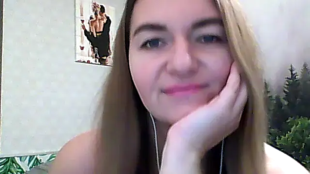 Snapshot of CandyOLimeX chatting on 12-04-25, 09:01 CandyOLimeX online show from 12-04-25, 09:01