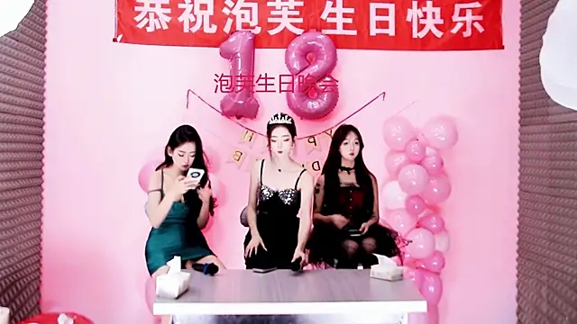 Snapshot of Scarlett-888 chatting on 11-24-25, 10:04 Scarlett-888 online show from 11-24-25, 10:04