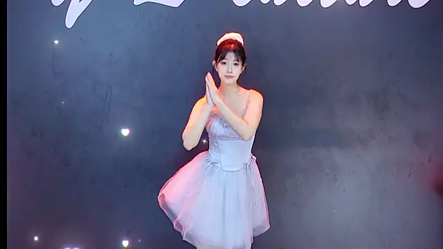 Snapshot of DX-003 chatting on 11-23-25, 06:46 DX-003 online show from 11-23-25, 06:46