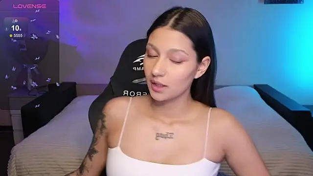 Snapshot of Nikol_Goldysss chatting on 11-08-25, 02:12 Nikol Goldysss online show from 11-08-25, 02:12