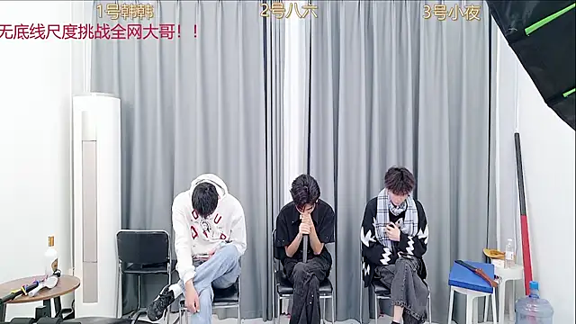 Snapshot of QYBOYS-002 chatting on 11-04-25, 04:00 QYBOYS-002 online show from 11-04-25, 04:00