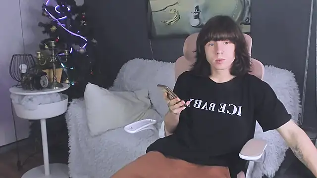 CutieKai  online show from 01-10-26, 04:03