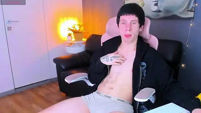 CutieKai  online show from 04-10-26, 04:12