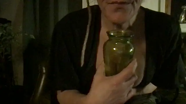 Snapshot of LadyShannie chatting on 11-05-25, 06:19 LadyShannie online show from 11-05-25, 06:19