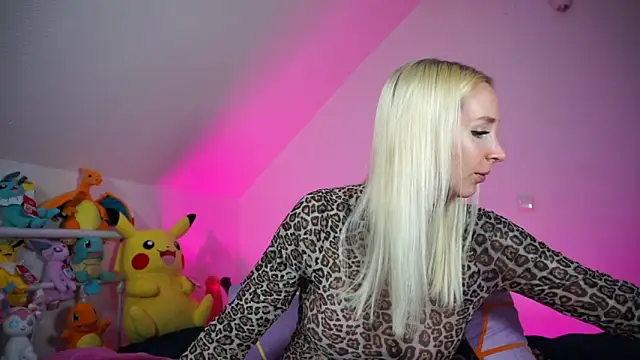 StellaCinderella online show from 10-19-25, 01:23