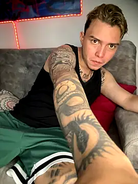 Snapshot of Nick_orion chatting on 11-14-25, 01:32 Nick orion online show from 11-14-25, 01:32