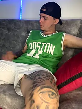 Snapshot of Nick_orion chatting on 12-04-25, 03:32 Nick orion online show from 12-04-25, 03:32