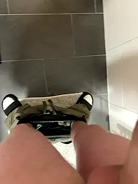 timtom19 online show from 11-18-25, 04:11