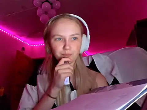 KarinRobertson online show from 11-30-25, 03:27