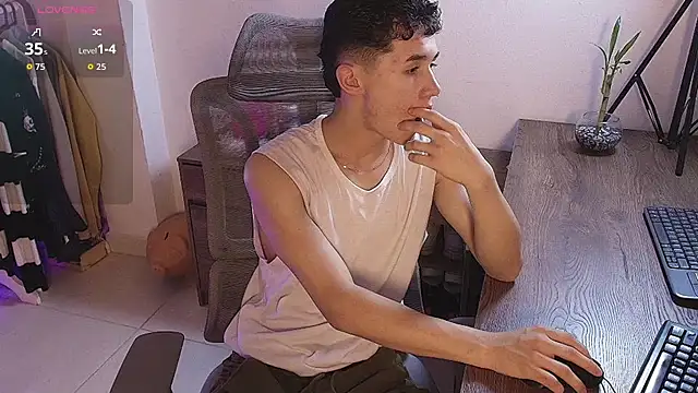 Snapshot of Eiden_Blake chatting on 02-09-26, 11:53 Eiden Blake online show from 02-09-26, 11:53