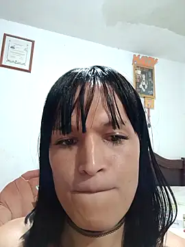 Snapshot of PaulinaLondra2 chatting on 11-04-25, 11:59 PaulinaLondra2 online show from 11-04-25, 11:59