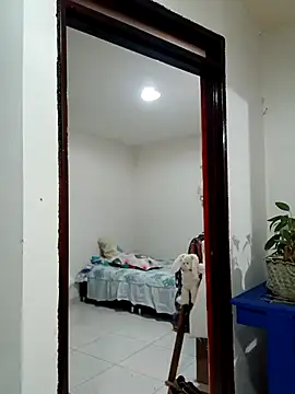 Snapshot of PaulinaLondra2 chatting on 11-19-25, 10:15 PaulinaLondra2 online show from 11-19-25, 10:15