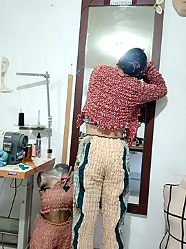 Snapshot of PaulinaLondra2 chatting on 12-01-25, 12:43 PaulinaLondra2 online show from 12-01-25, 12:43