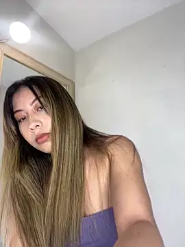 Snapshot of SelenePink7 chatting on 11-19-25, 10:43 SelenePink7 online show from 11-19-25, 10:43