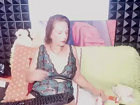 Snapshot of Hot_queen57 chatting on 11-07-25, 08:14 Hot queen57 online show from 11-07-25, 08:14