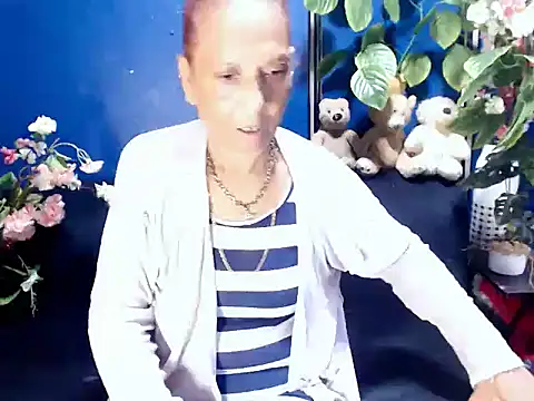 Snapshot of Hot_queen57 chatting on 12-18-25, 04:35 Hot queen57 online show from 12-18-25, 04:35