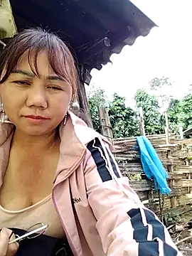 Snapshot of be-yeu chatting on 11-15-25, 04:54 be-yeu online show from 11-15-25, 04:54