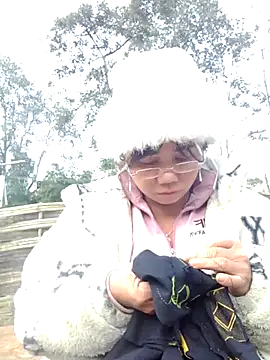 Snapshot of be-yeu chatting on 11-25-25, 08:58 be-yeu online show from 11-25-25, 08:58