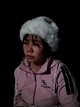 Snapshot of be-yeu chatting on 11-28-25, 10:51 be-yeu online show from 11-28-25, 10:51