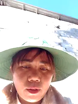 Snapshot of be-yeu chatting on 11-29-25, 01:08 be-yeu online show from 11-29-25, 01:08