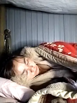 Snapshot of be-yeu chatting on 12-17-25, 01:39 be-yeu online show from 12-17-25, 01:39