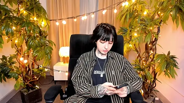 Snapshot of MarianCarter chatting on 11-22-25, 01:43 MarianCarter online show from 11-22-25, 01:43