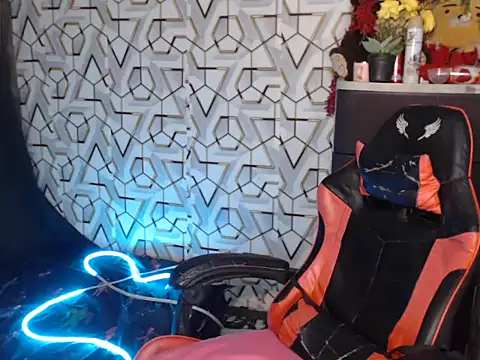 Snapshot of mrsexyteens chatting on 11-16-25, 02:00 mrsexyteens online show from 11-16-25, 02:00