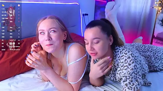 Snapshot of LauriePerez chatting on 02-18-26, 08:54 LauriePerez online show from 02-18-26, 08:54