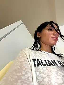 Snapshot of VickyM99 chatting on 11-04-25, 03:22 VickyM99 online show from 11-04-25, 03:22