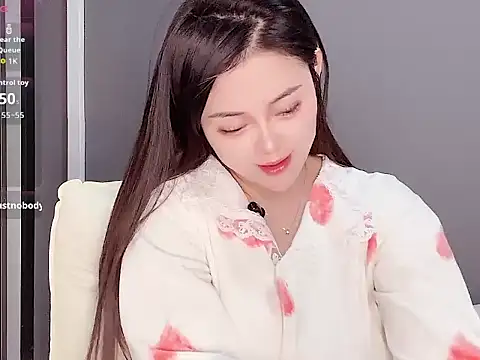 Yesenia- online show from 11-19-25, 01:44