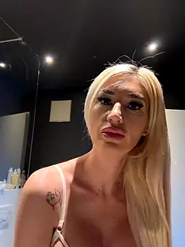 LunaBlondiee online show from 11-28-25, 07:33