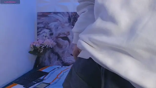 Snapshot of Oliver_paris chatting on 11-16-25, 04:40 Oliver paris online show from 11-16-25, 04:40