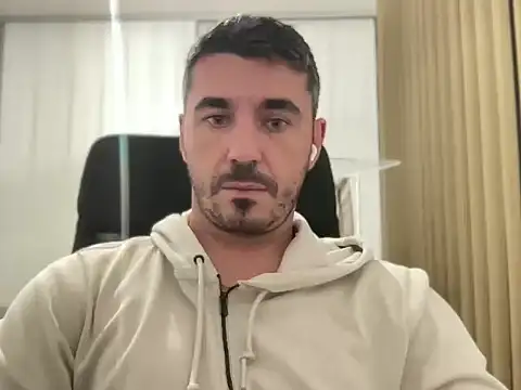 Snapshot of x2straight chatting on 11-04-25, 12:32 x2straight online show from 11-04-25, 12:32