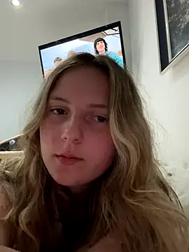 Snapshot of Ell_albescu chatting on 11-04-25, 10:09 Ell albescu online show from 11-04-25, 10:09