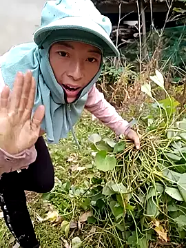 oanh-oanhbay online show from 12-14-25, 02:39