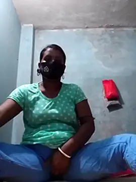 Hot8g online show from 11-17-25, 03:40