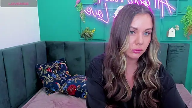 TracyMooree online show from 11-09-25, 05:06