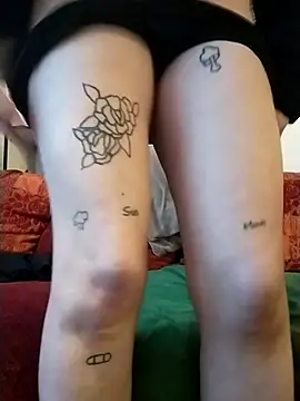 Leacouturierrr online show from 11-24-25, 03:23