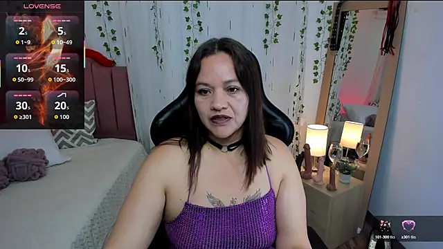 Snapshot of Victoria_Wilde_ chatting on 11-06-25, 10:49 Victoria Wilde online show from 11-06-25, 10:49