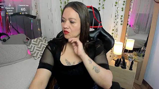 Snapshot of Victoria_Wilde_ chatting on 11-18-25, 09:25 Victoria Wilde online show from 11-18-25, 09:25