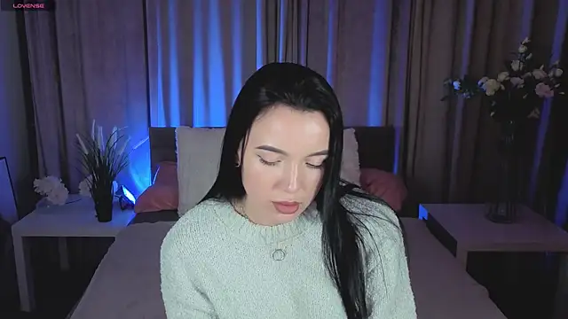 HeyNiki online show from 12-19-25, 04:47