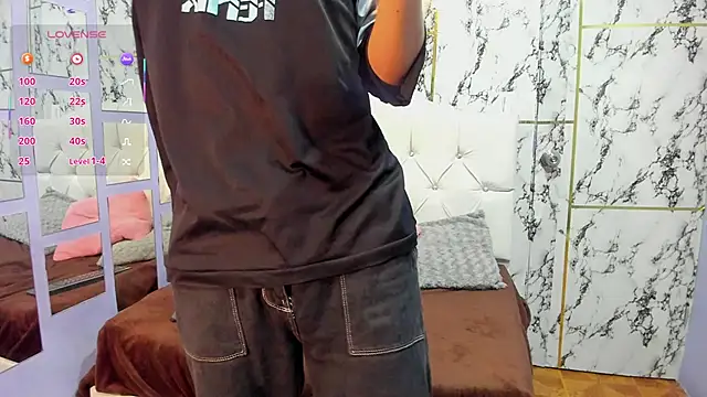 Snapshot of Elian_Julian chatting on 11-06-25, 12:33 Elian Julian online show from 11-06-25, 12:33